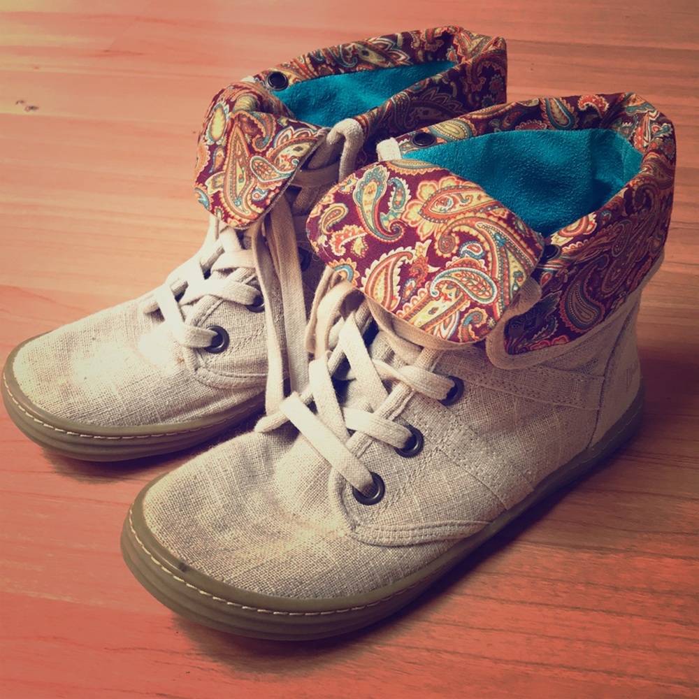 Paisley fold over high tops ~ size 6